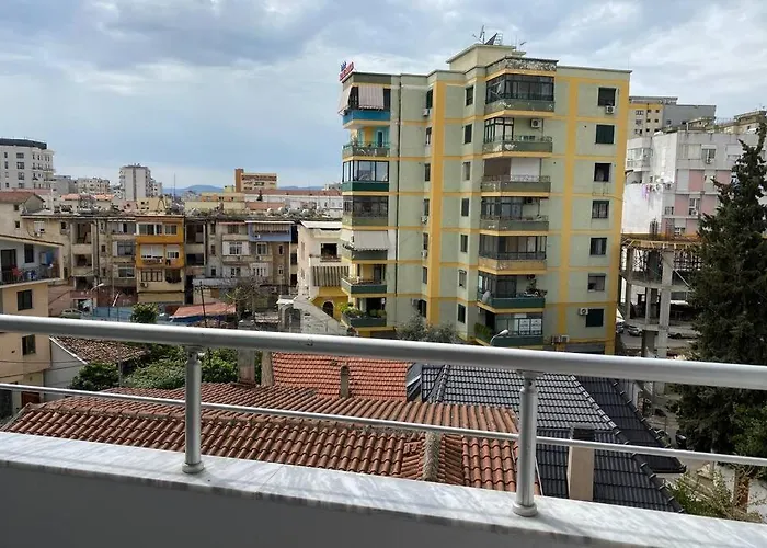 Spacious 1Br City Hub With Balcony