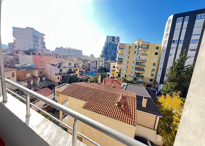 Spacious 1Br City Hub With Balcony