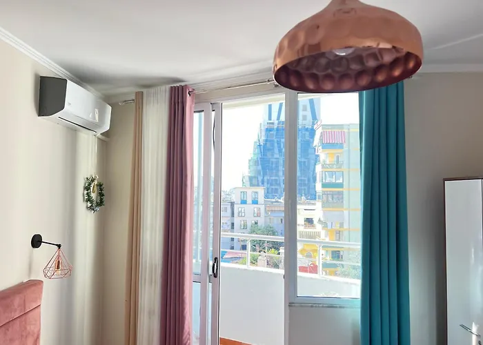 Spacious 1Br City Hub With Balcony