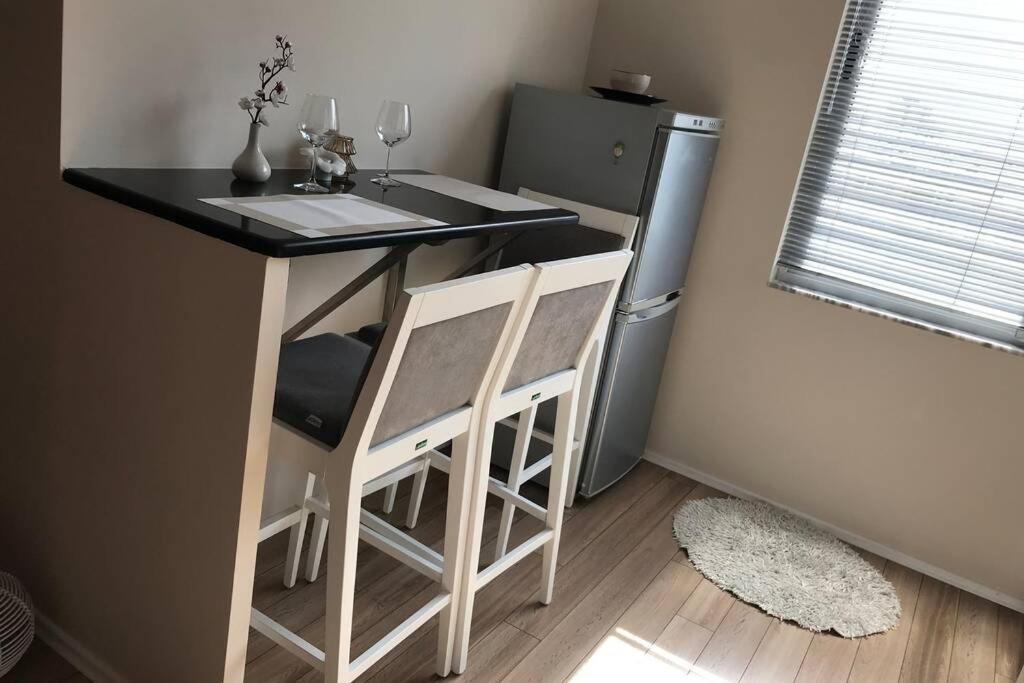 Spacious 1br Hub With Balcony