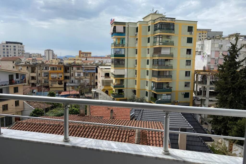 公寓 Spacious 1br Hub With Balcony Tirana