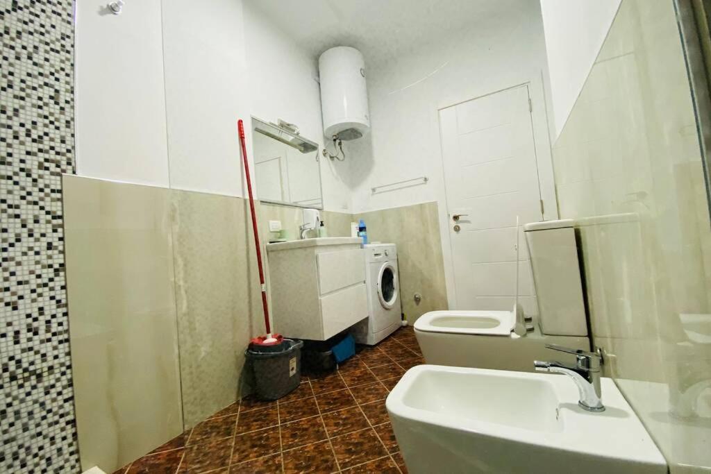 Spacious 1br Hub With Balcony *