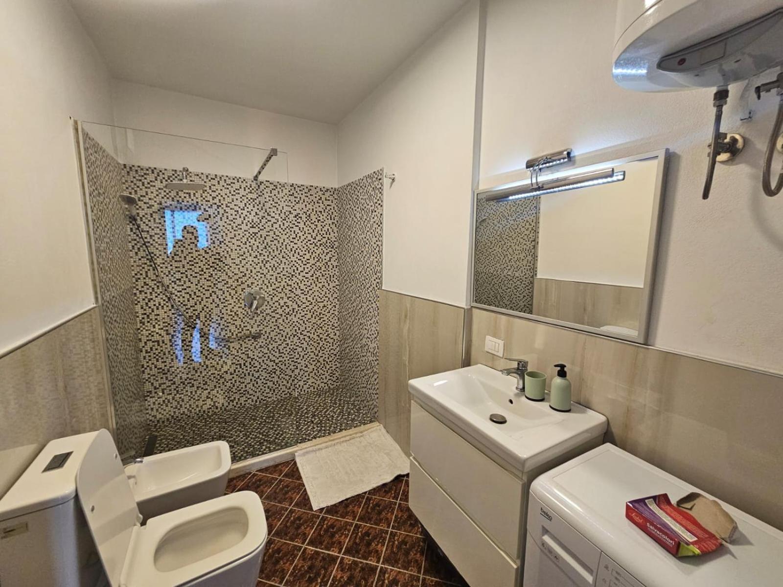 公寓 Spacious 1br Hub With Balcony *