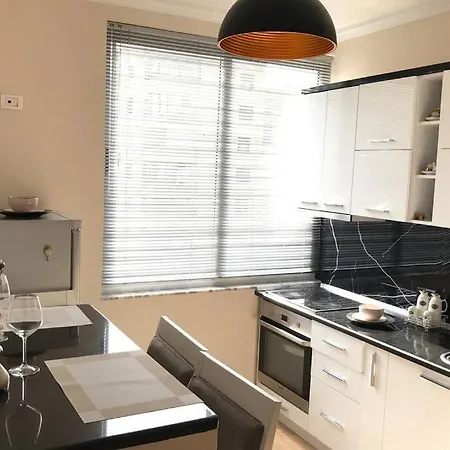 Spacious 1Br City Hub With Balcony Tirana Exterior photo