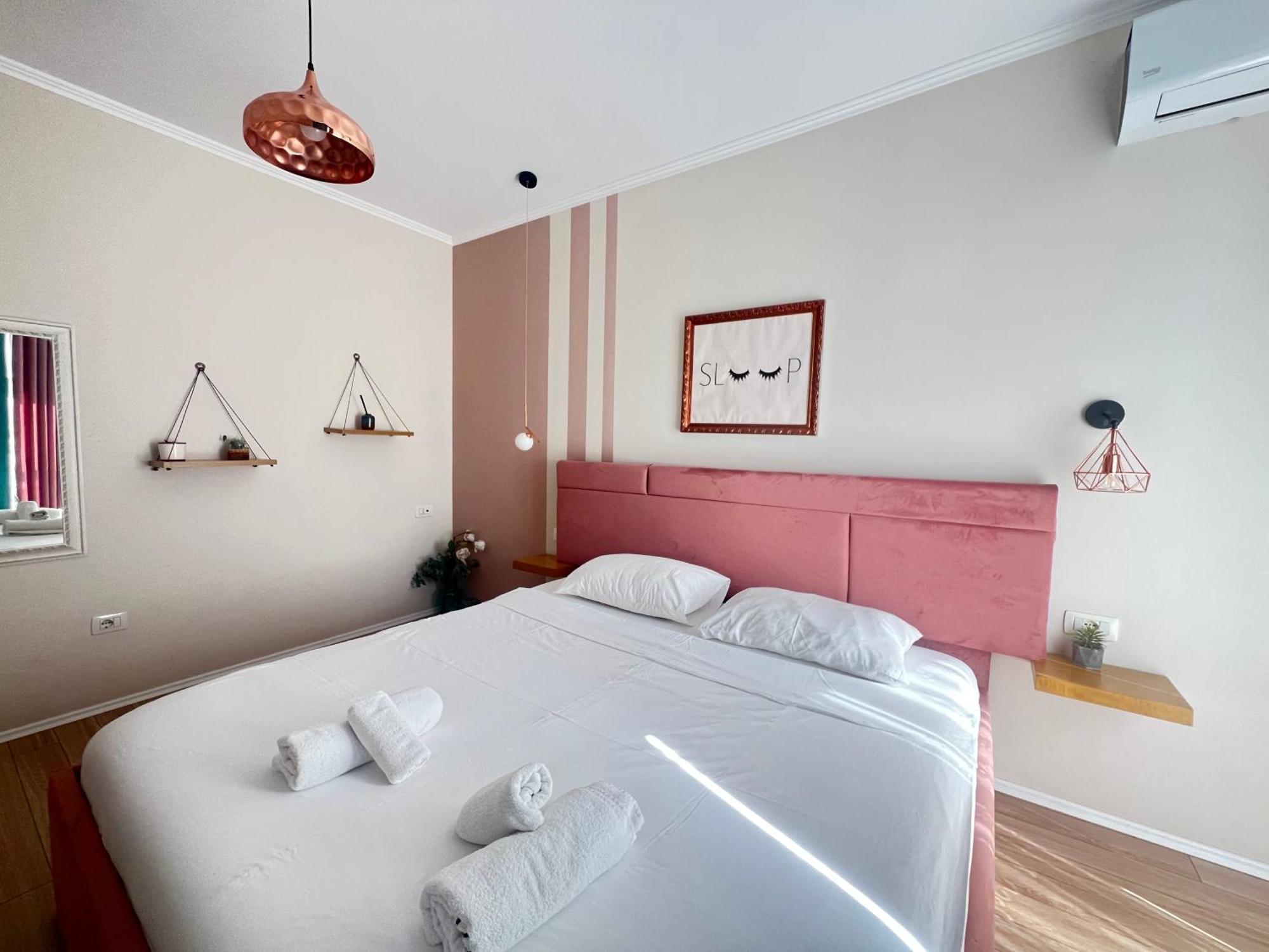 Spacious 1br Hub With Balcony